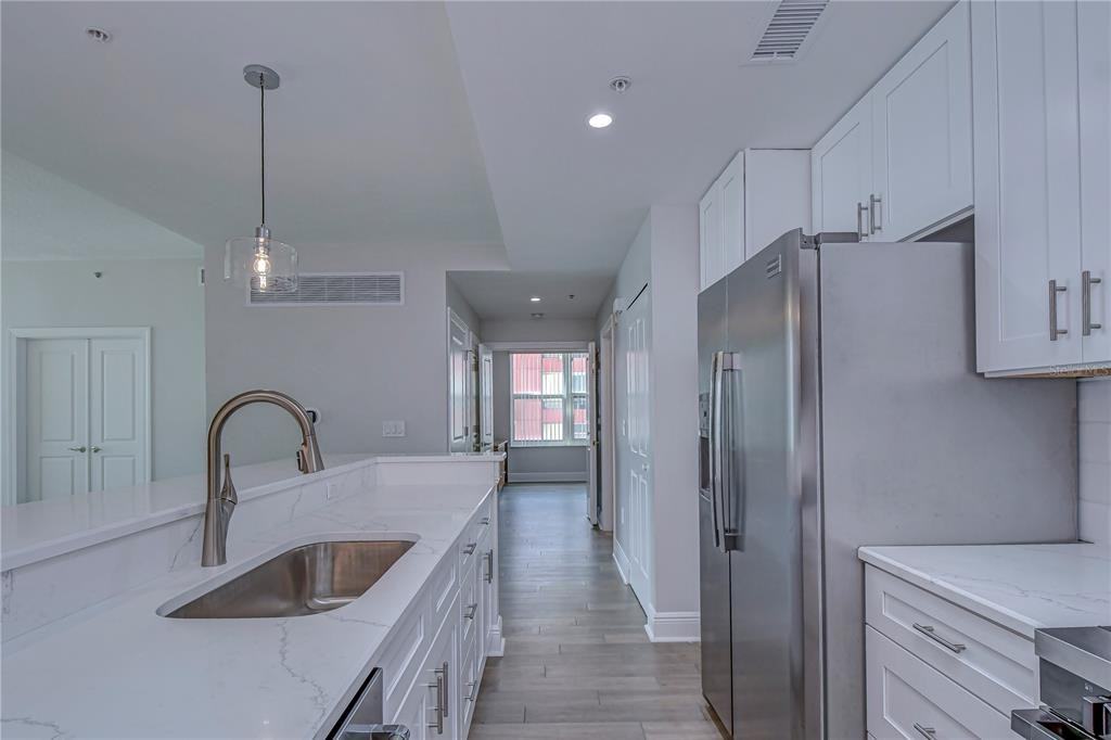 1238 East Kennedy Boulevard #1238-701 - Photo 3 of 37