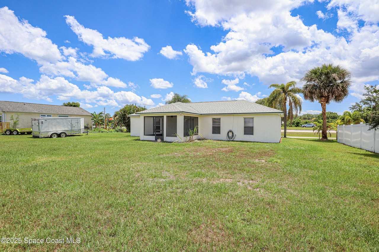 793 Yukon St Ne #793 - Photo 2 of 16