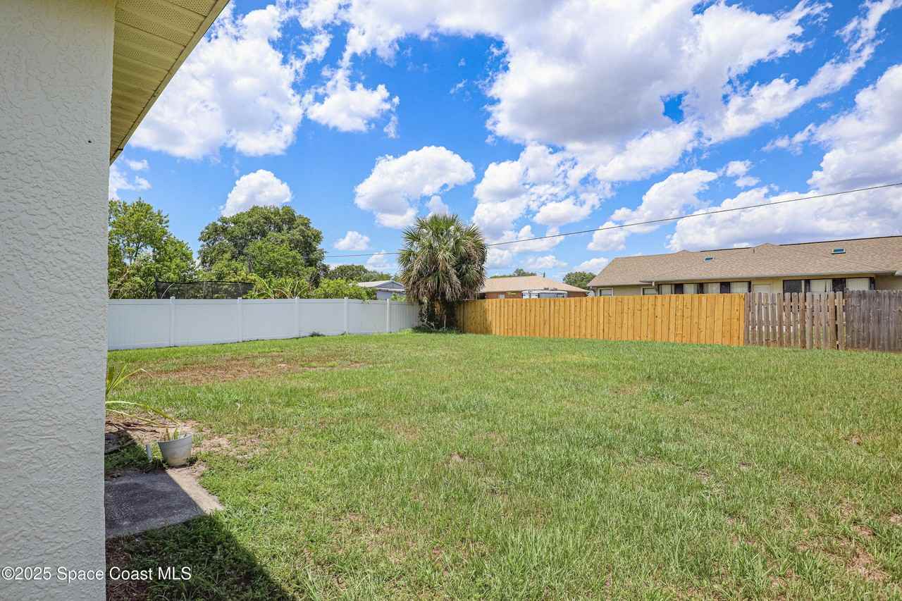 793 Yukon St Ne #793 - Photo 3 of 16