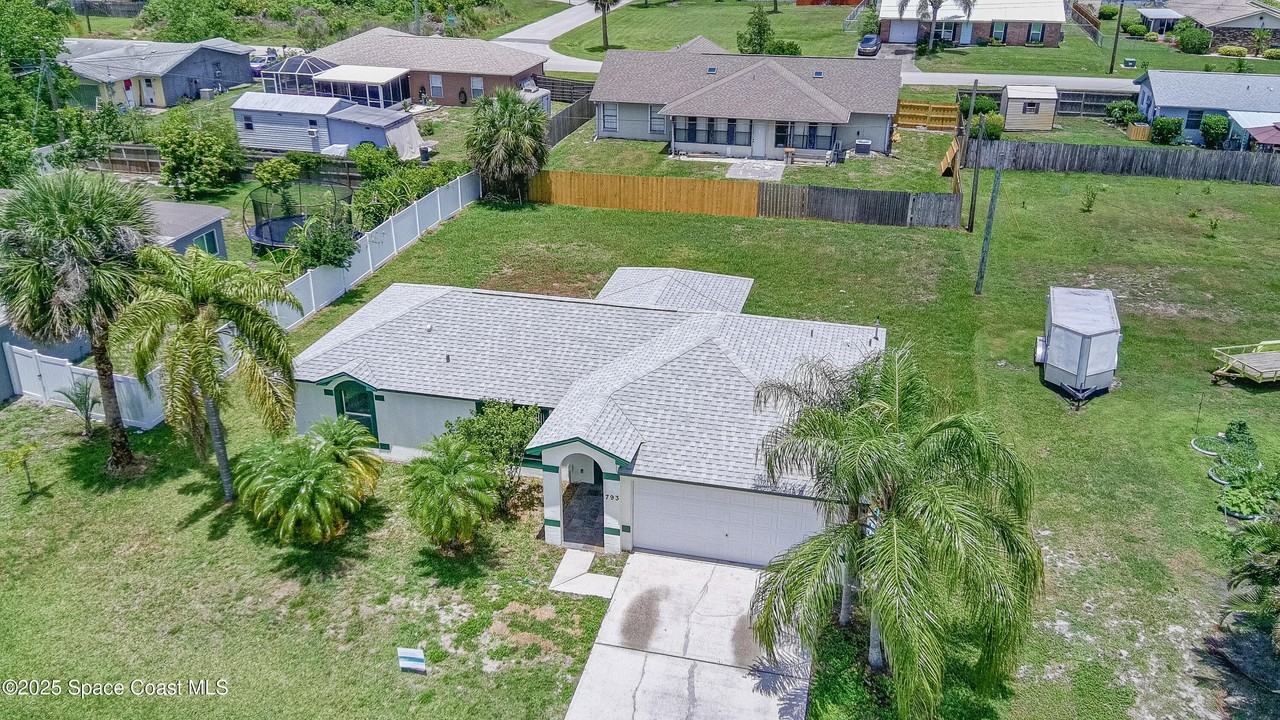 793 Yukon St Ne #793 - Photo 4 of 16