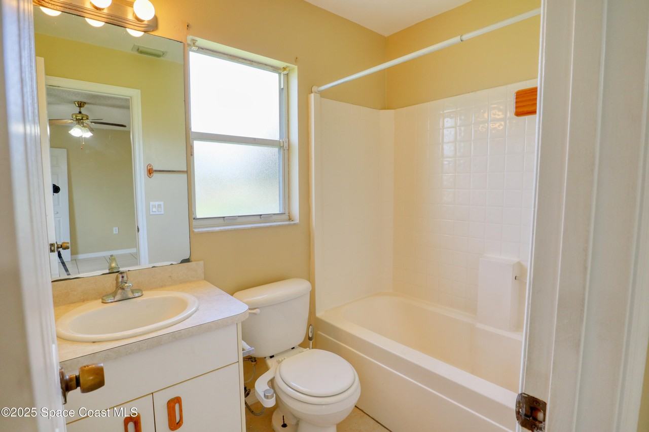 793 Yukon St Ne #793 - Photo 5 of 16