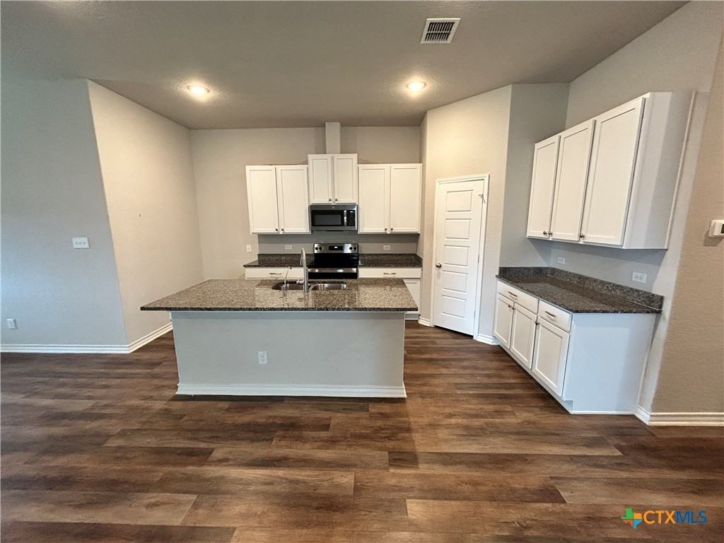 724 Stonemanor #724 - Photo 3 of 33