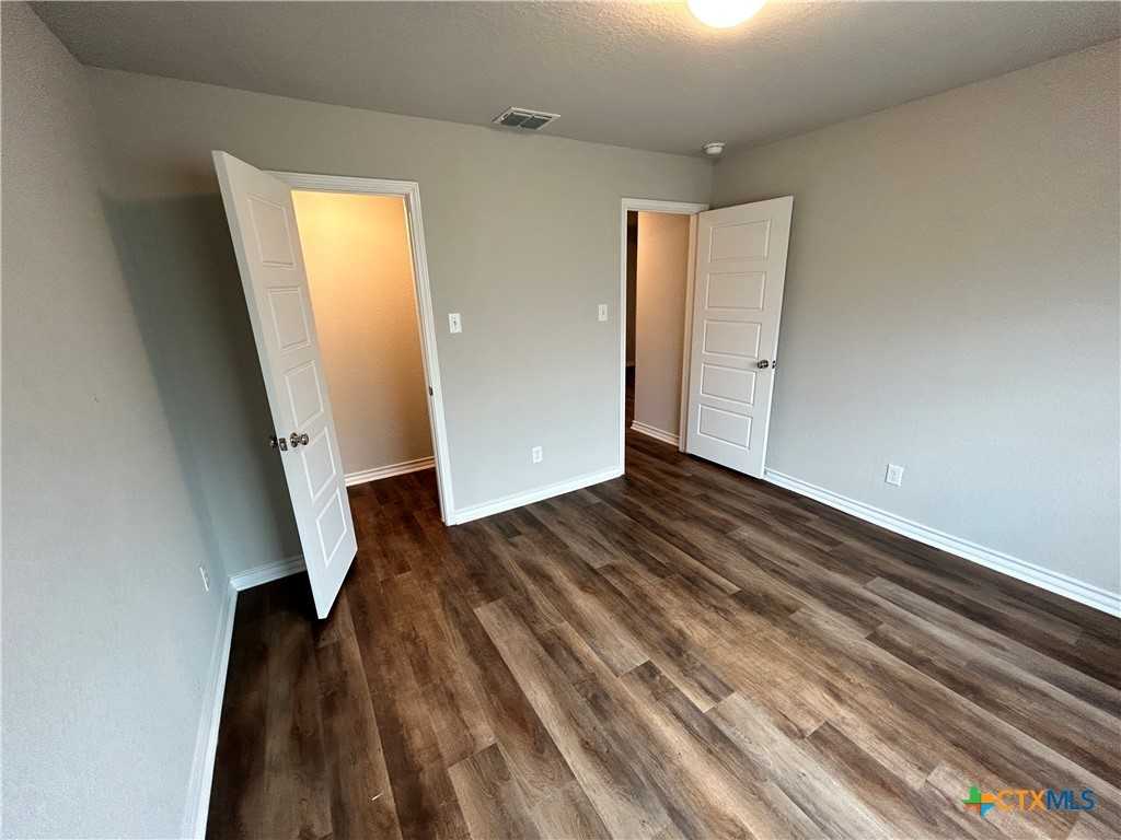 724 Stonemanor #724 - Photo 4 of 33