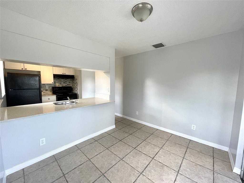 200 Palm Avenue #200-5 - Photo 2 of 12