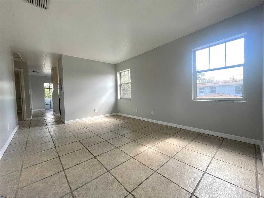 200 Palm Avenue #200-5 - Photo 5 of 12