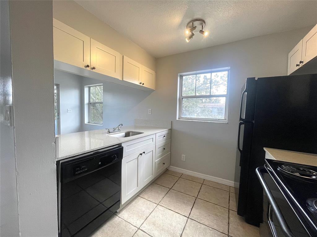 200 Palm Avenue #200-5 - Photo 7 of 12