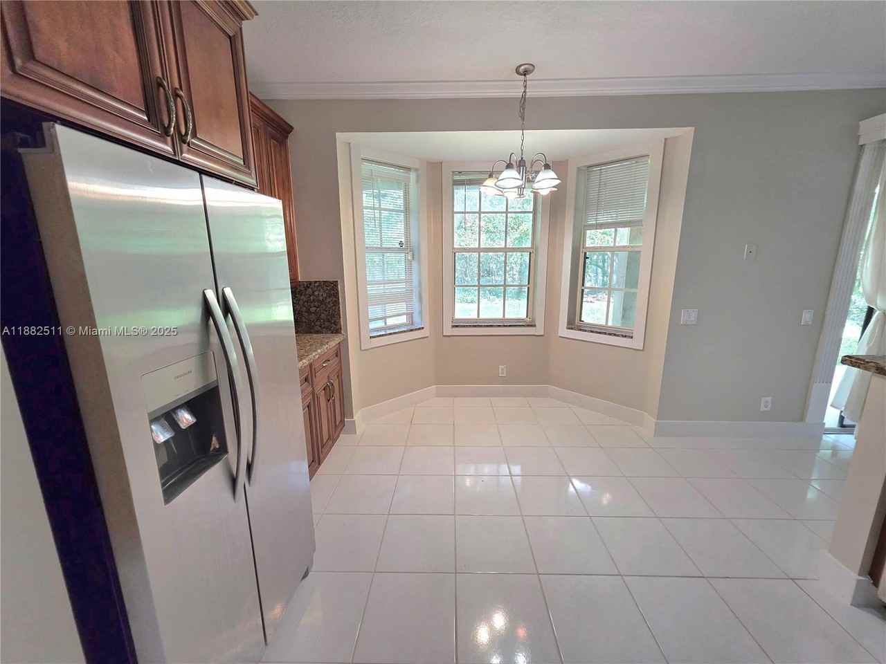 584 Cambridge Dr #584 - Photo 2 of 20