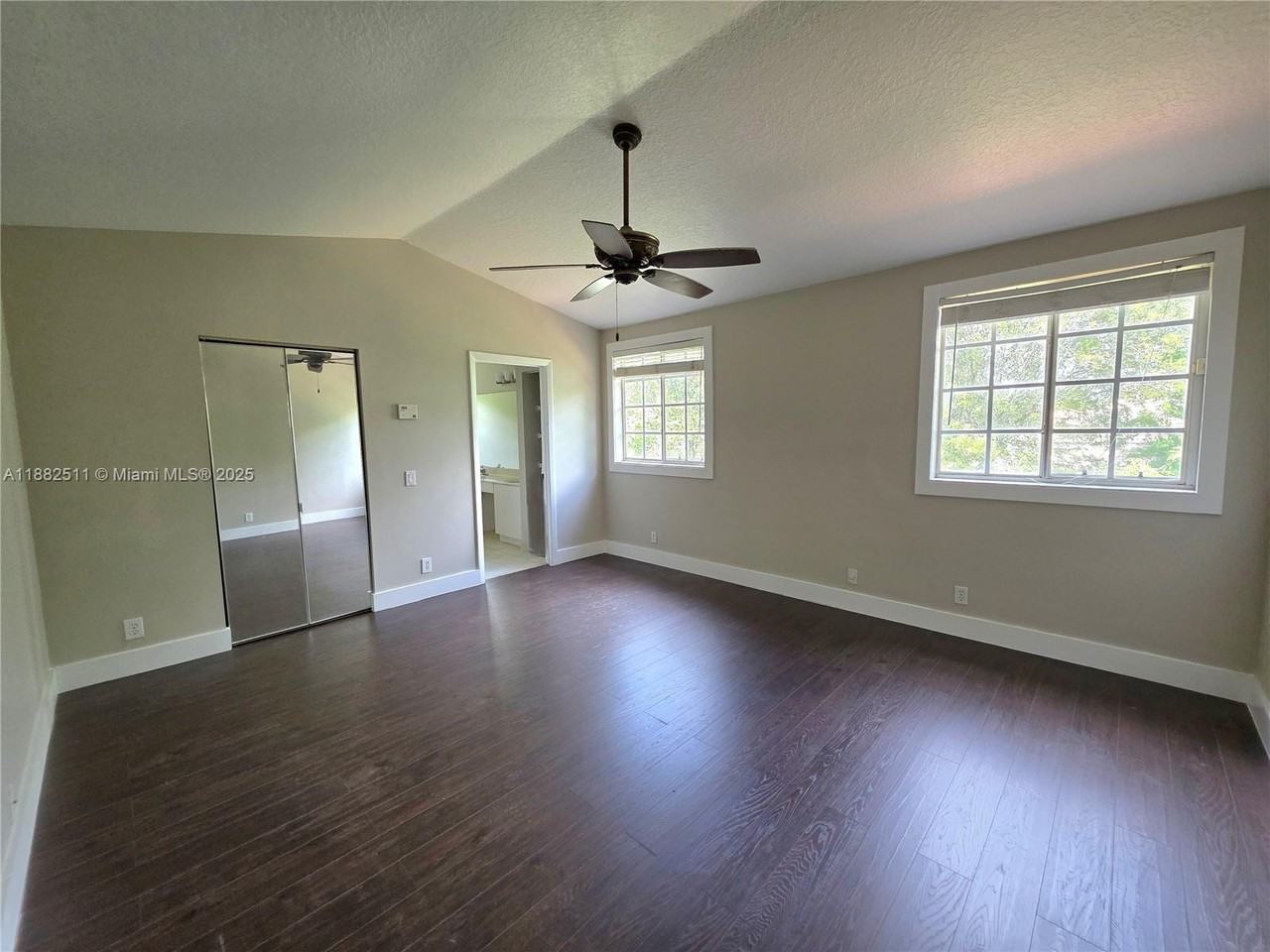 584 Cambridge Dr #584 - Photo 3 of 20