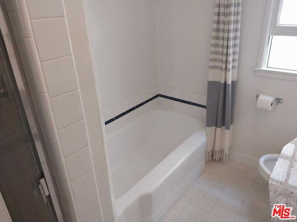 8559 Holloway Dr #8559-2 - Photo 7 of 10