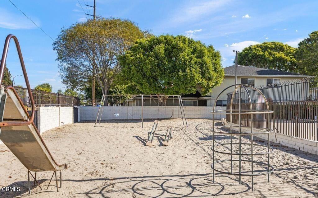 682 W Hemlock St #682 - Photo 3 of 3