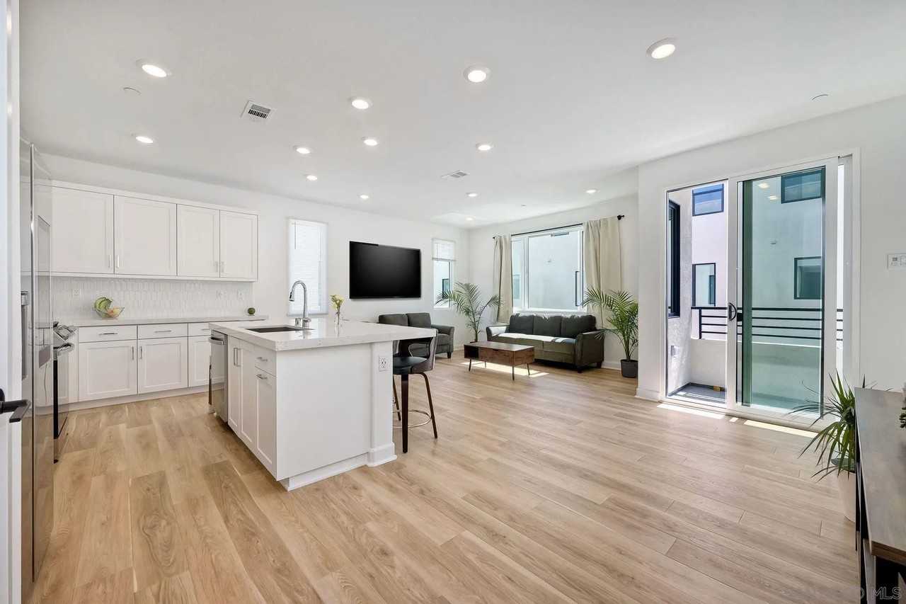 2301 Acara Cir - Photo 5 of 9