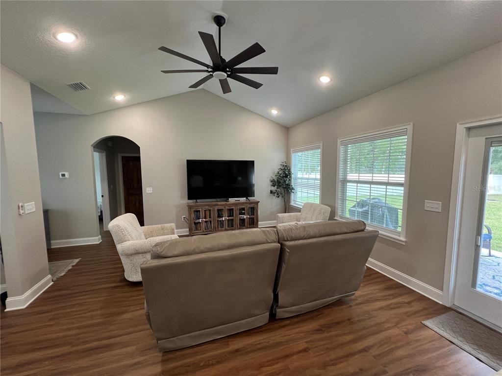 4930 Se 10th Pl #4930 - Photo 3 of 23