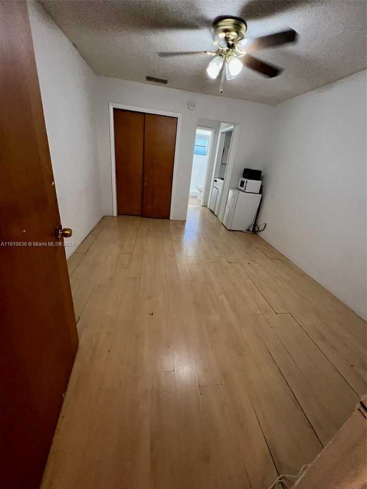 4841 Sw 45th Ave #4841-3 - Photo 2 of 6