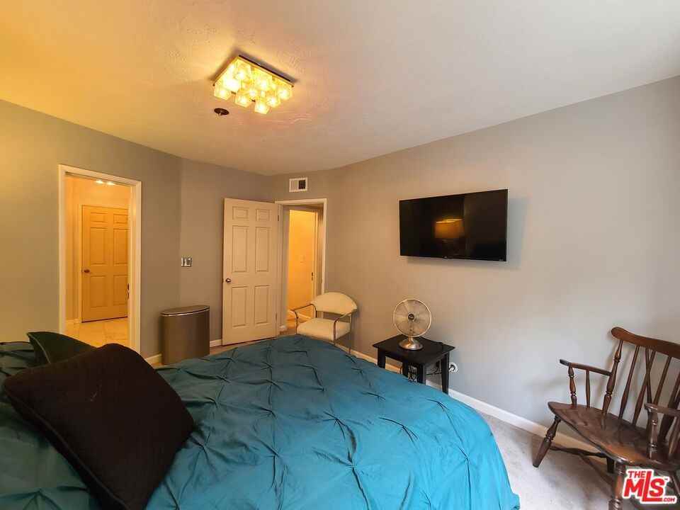 933 Hilgard Avenue #933-301 - Photo 2 of 12