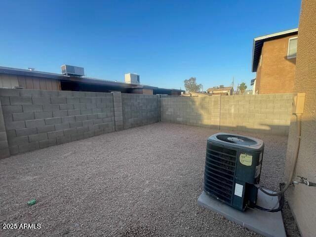 2538 W Ocotillo Rd #2538B - Photo 3 of 5