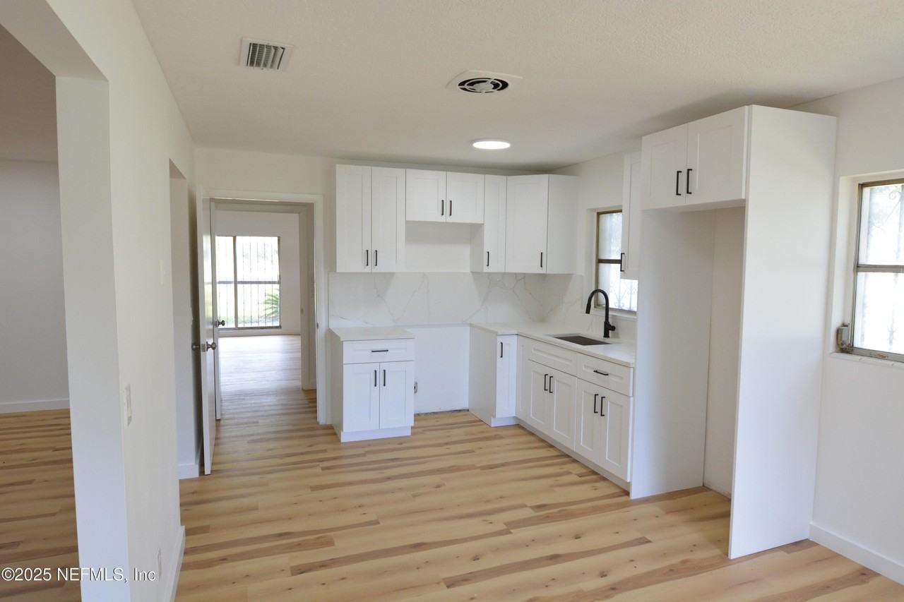 6672 Kinlock Dr #6672 - Photo 2 of 15