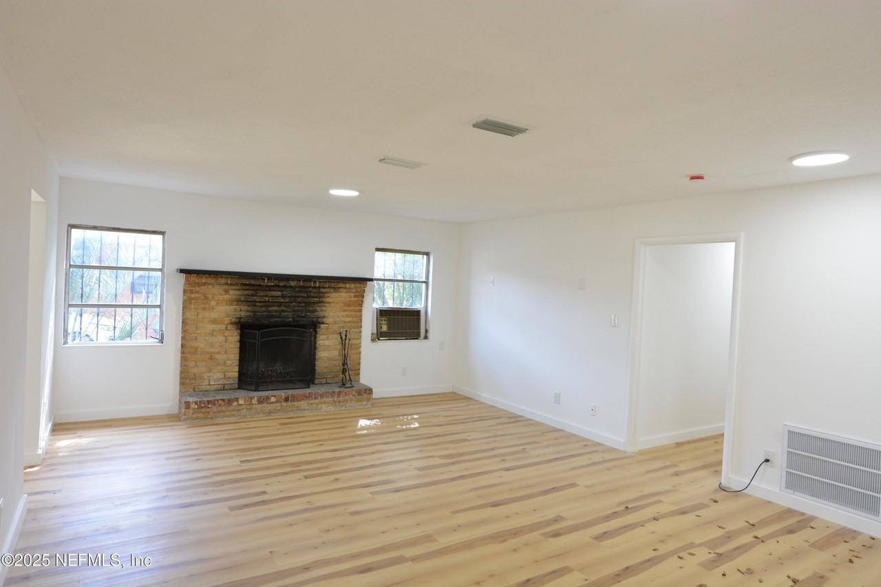 6672 Kinlock Dr #6672 - Photo 4 of 15