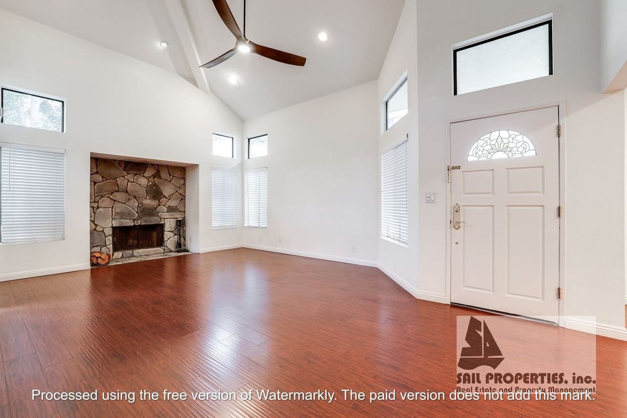 4444 Spencer St - Photo 4 of 20