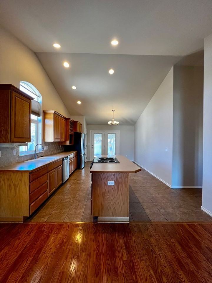 8800 Midvale Road - Photo 5 of 24