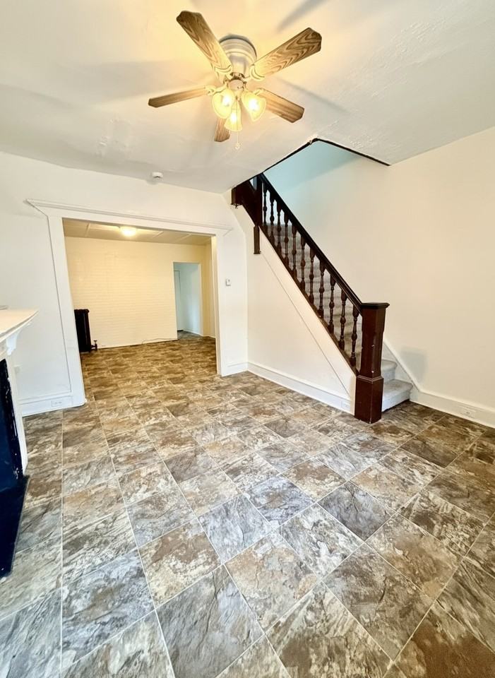 630 E Thayer St - Photo 4 of 17