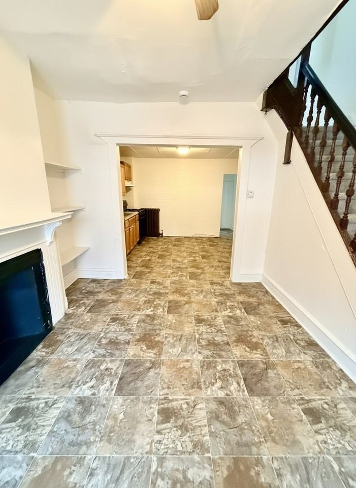 630 E Thayer St - Photo 5 of 17