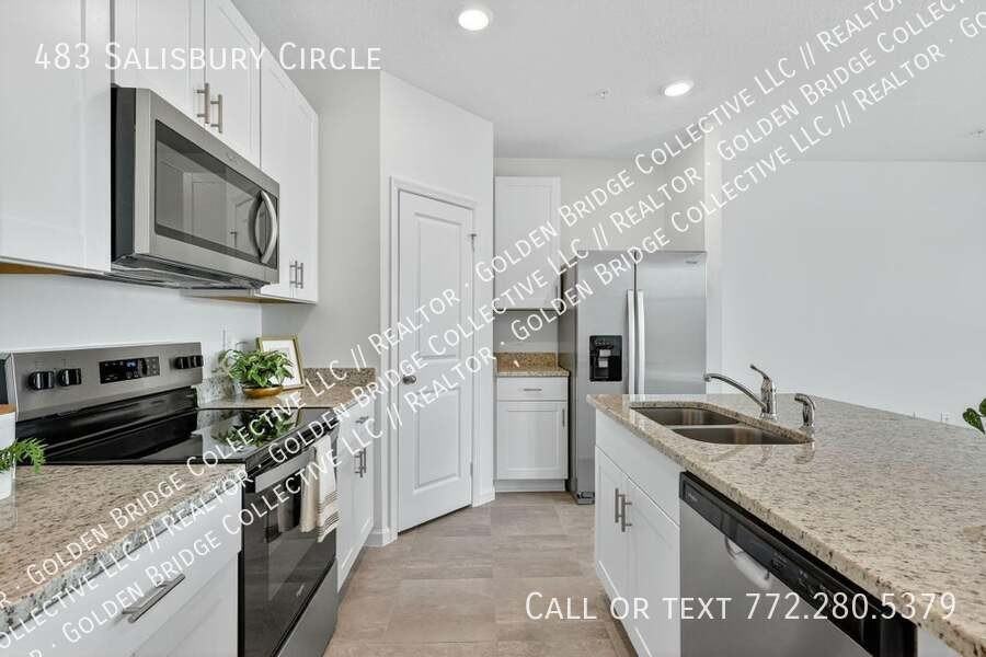 483 Salisbury Cir - Photo 2 of 11