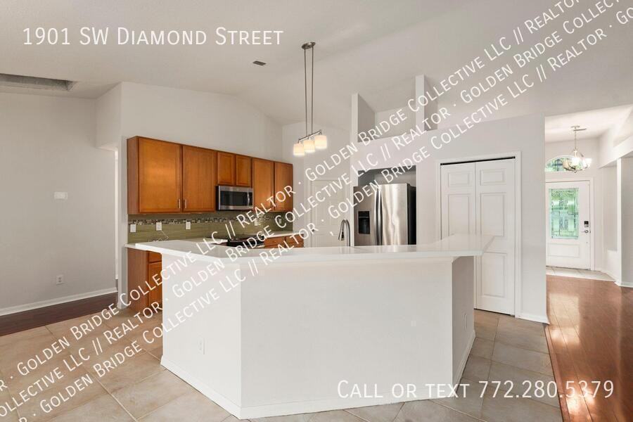 1901 Southwest Diamond Street - Photo 3 of 25