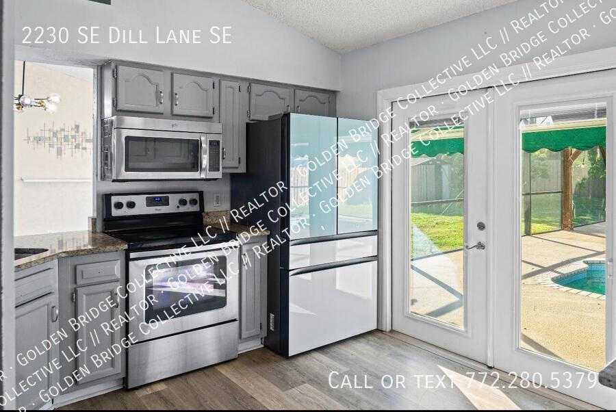 2230 Se Dill Ln - Photo 3 of 8