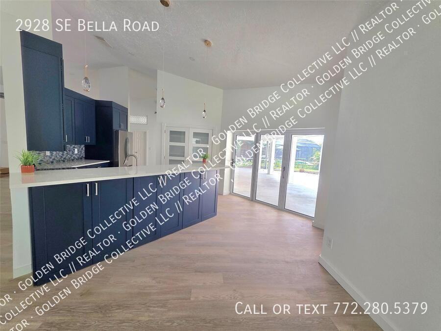 2928 Southeast Bella Road - Photo 3 of 21