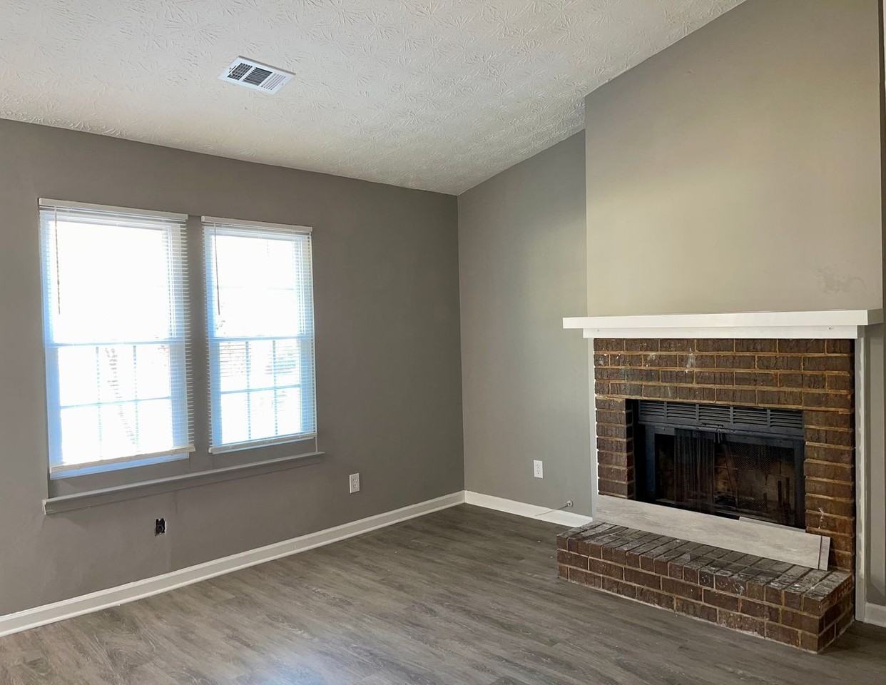 378 Riverbrook Ct - Photo 2 of 11