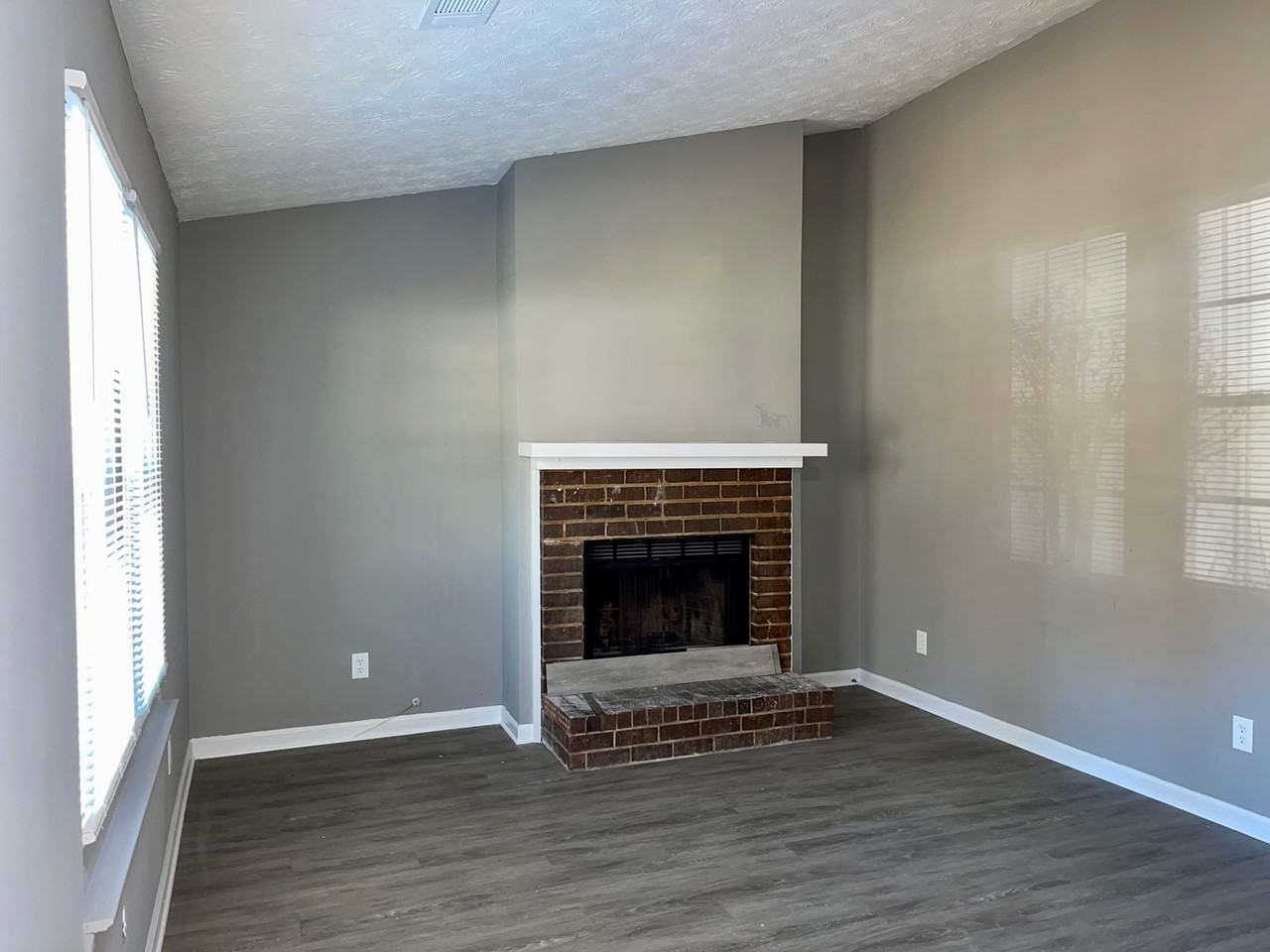 378 Riverbrook Ct - Photo 3 of 11