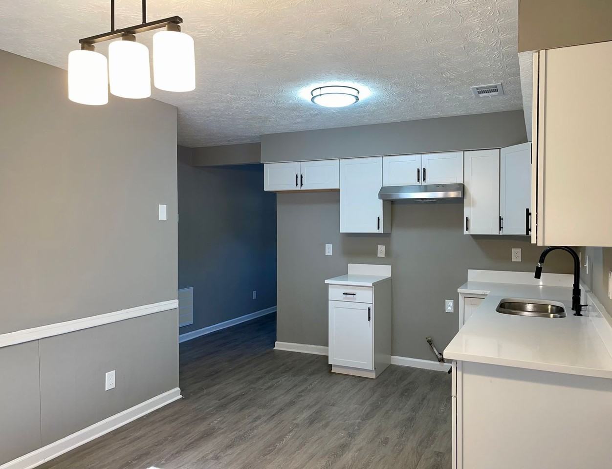 378 Riverbrook Ct - Photo 5 of 11