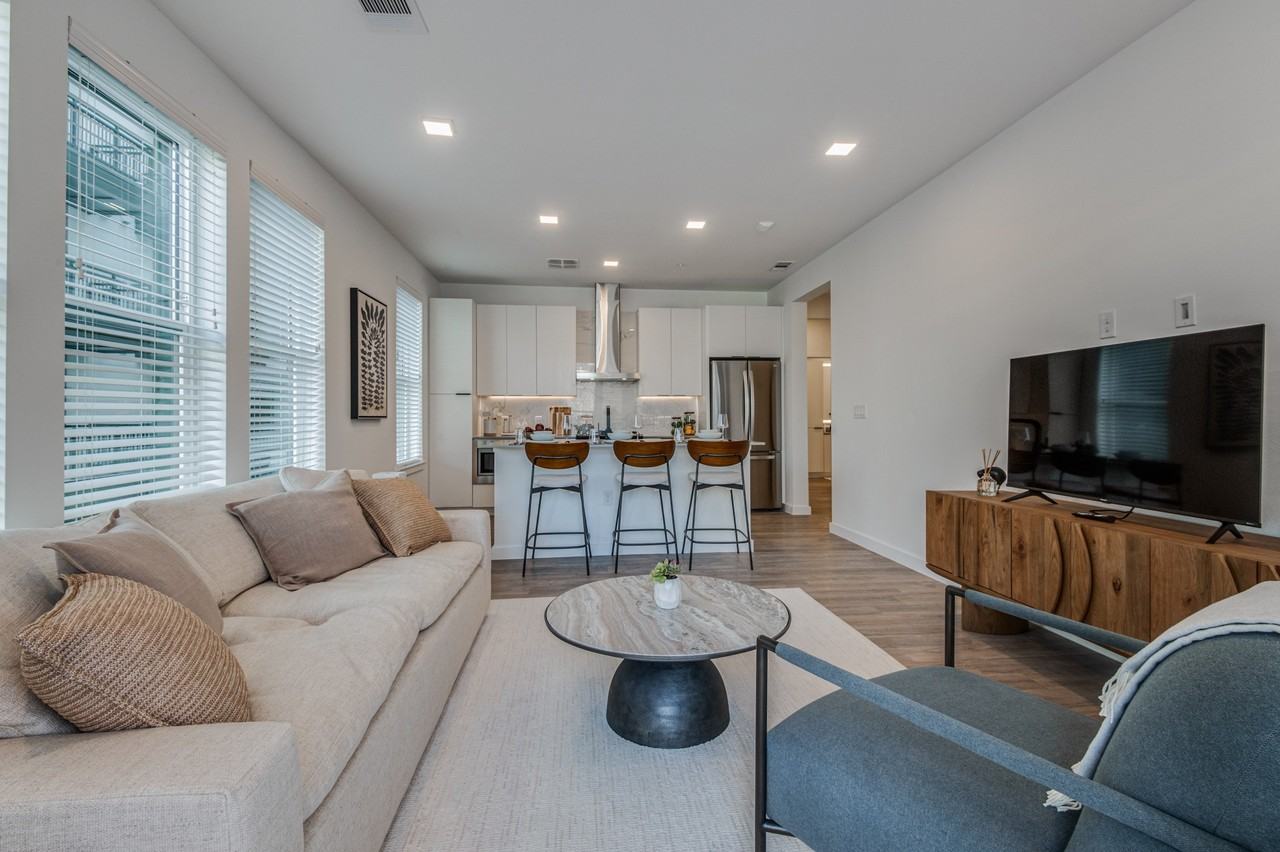 Hazel by the Galleria - Photo 5 of 35