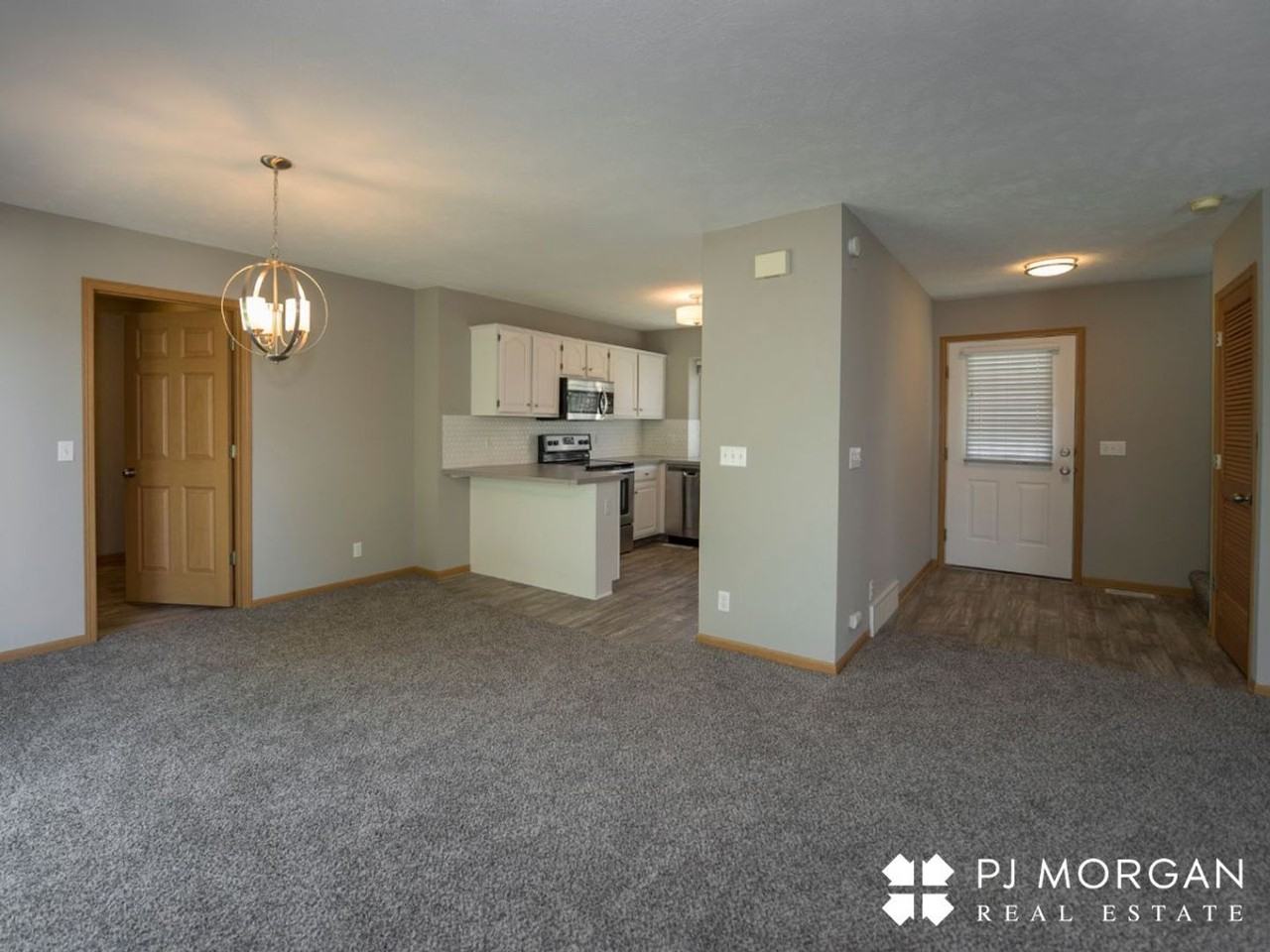 14512 Fowler Ave - Photo 4 of 19