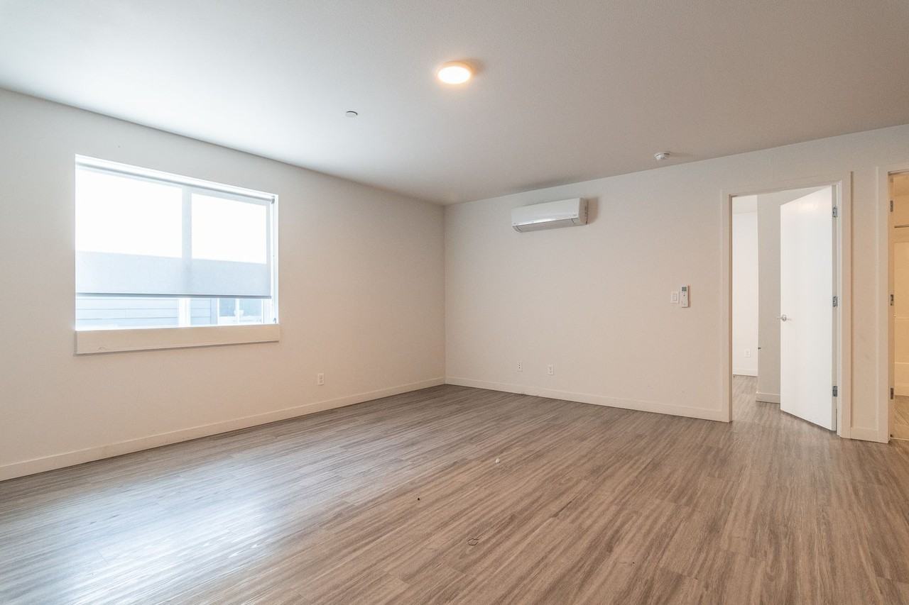 4626 N Maryland Ave - Photo 4 of 24