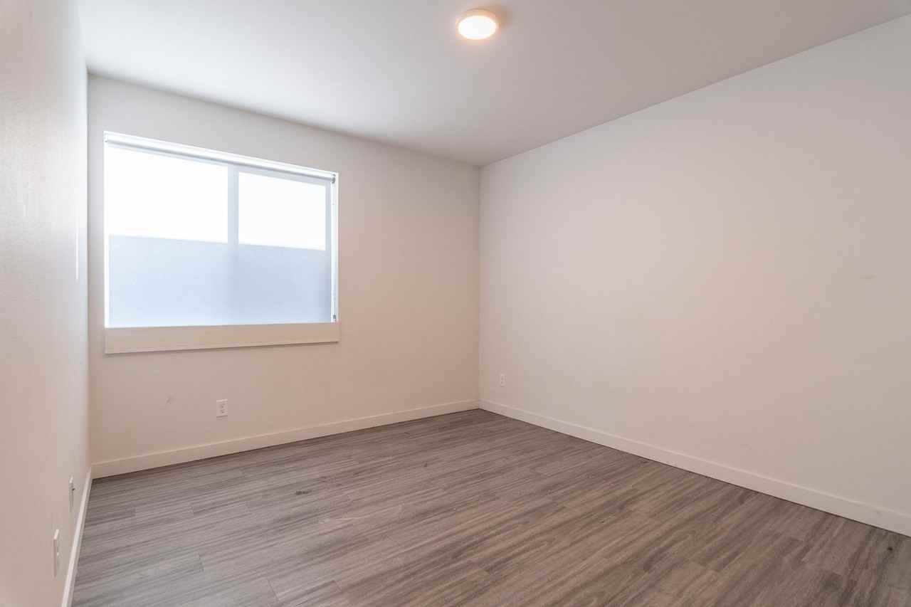 4626 N Maryland Ave - Photo 5 of 24