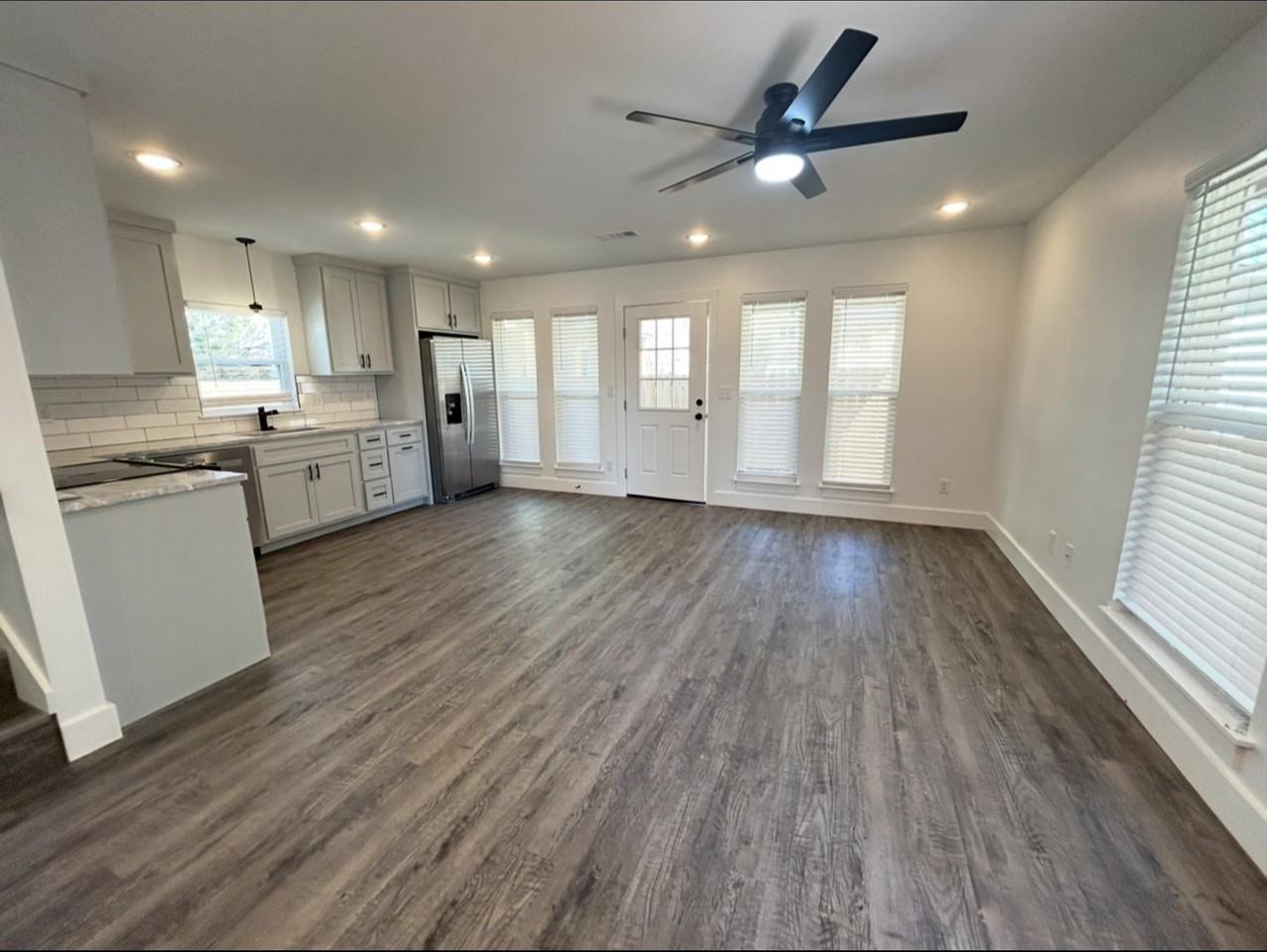 1453 S Washington Ave - Photo 2 of 21