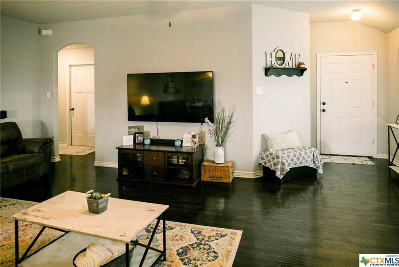 2525 Elk Creek St - Photo 3 of 15