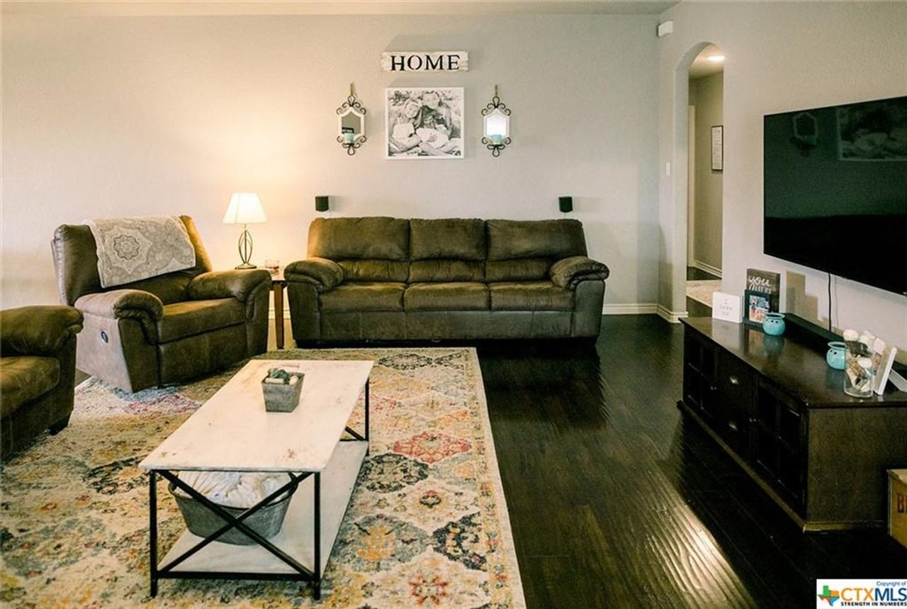 2525 Elk Creek St - Photo 4 of 15