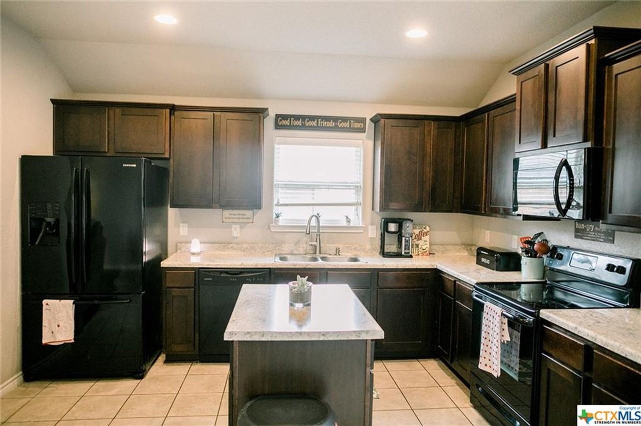 2525 Elk Creek St - Photo 5 of 15