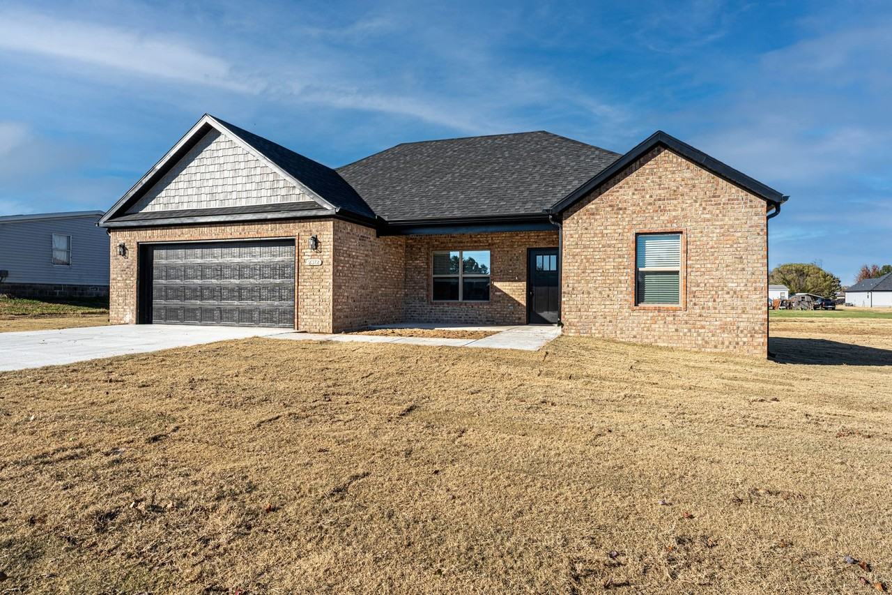 2312 John Montgomery Cir - Photo 2 of 32