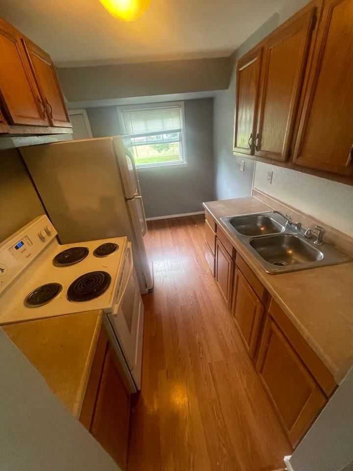 413 Shepley Dr - Photo 3 of 12