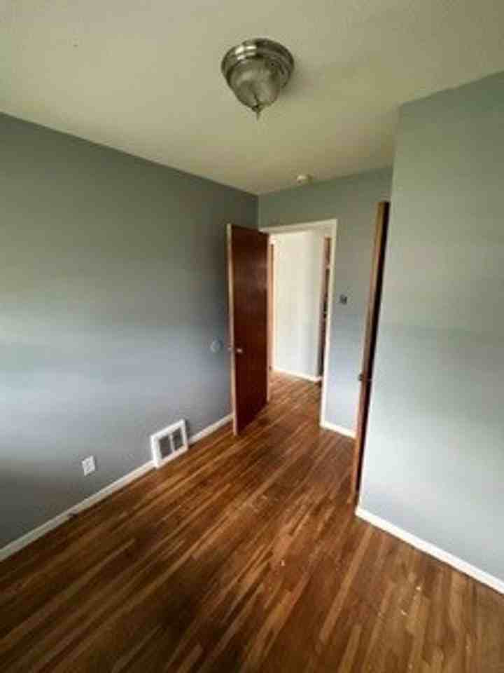 413 Shepley Dr - Photo 7 of 12