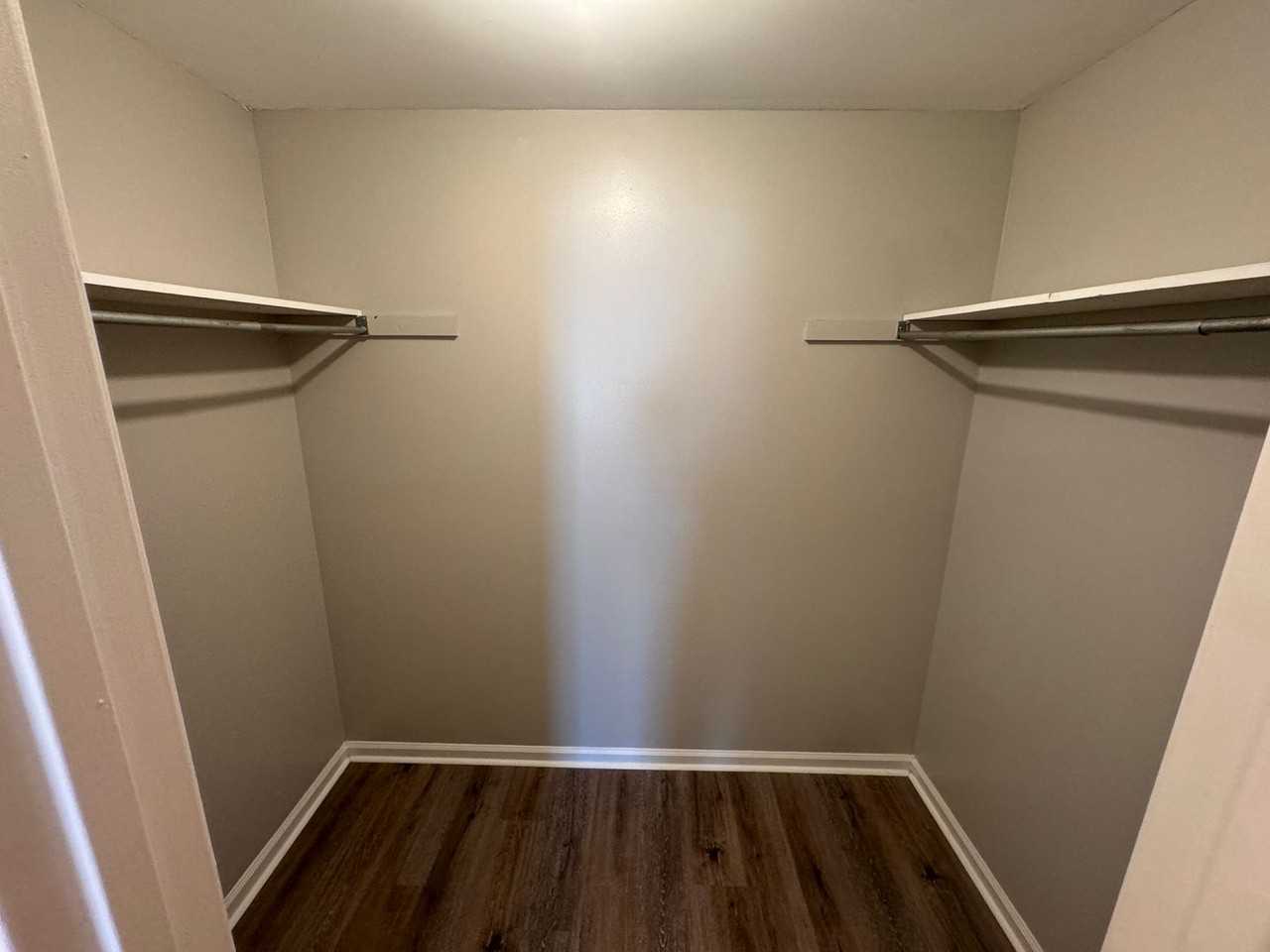 1000 Creekside Pl - Photo 4 of 10