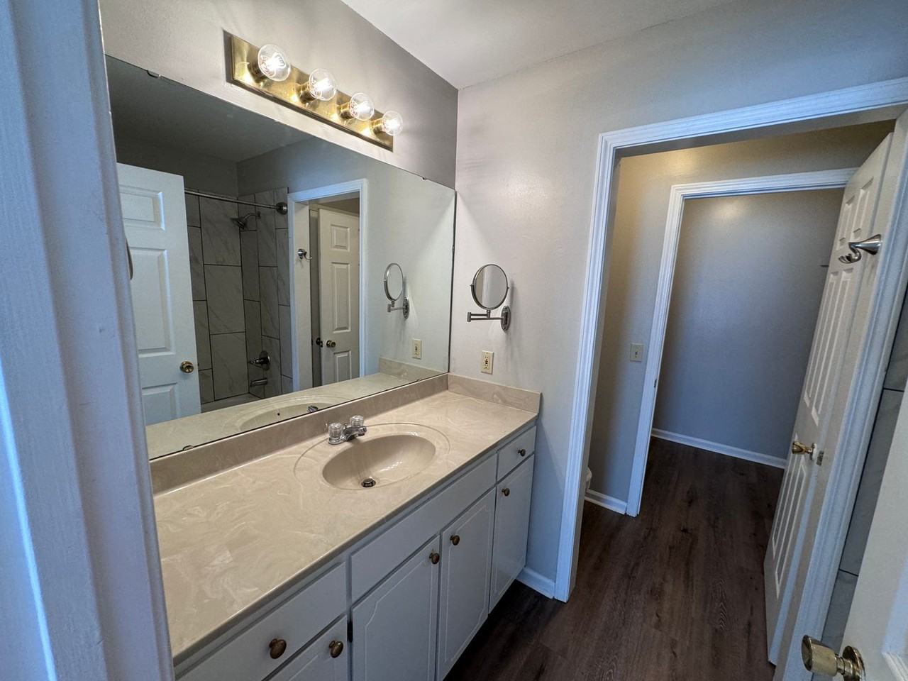 1000 Creekside Pl - Photo 5 of 10