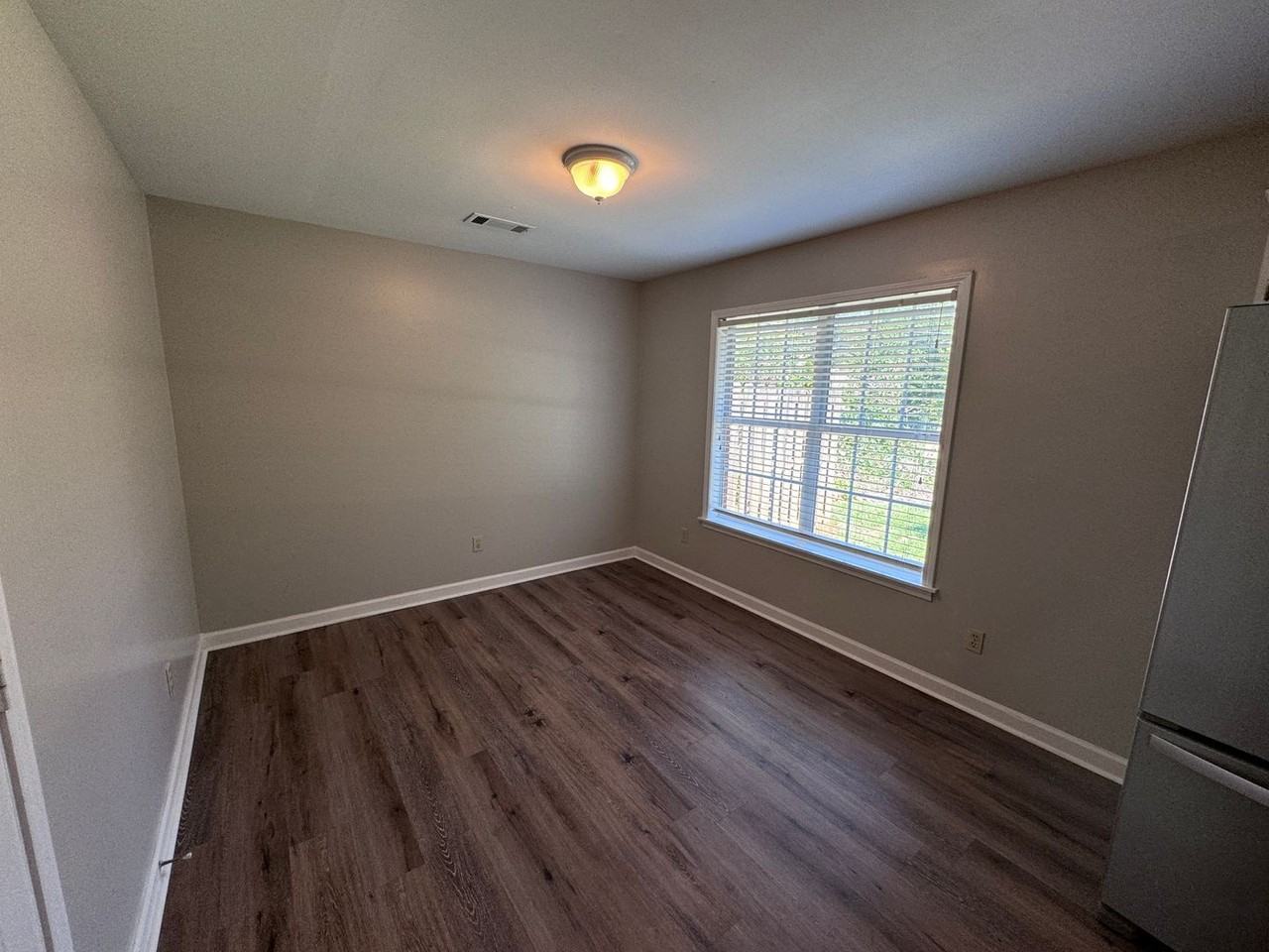 1000 Creekside Pl - Photo 7 of 10