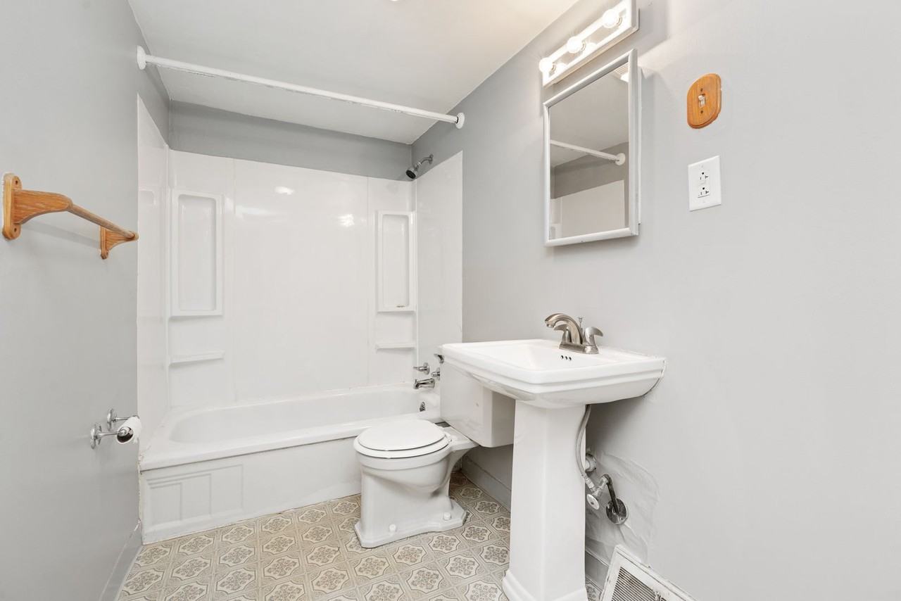 47 Lindsay Road - Photo 2 of 26