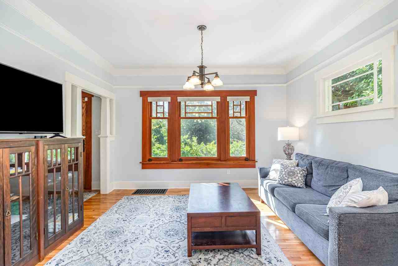3026 Nw 61st St - Photo 6 of 26