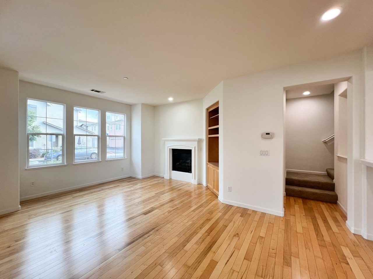 905 Elwood Court - Photo 4 of 32