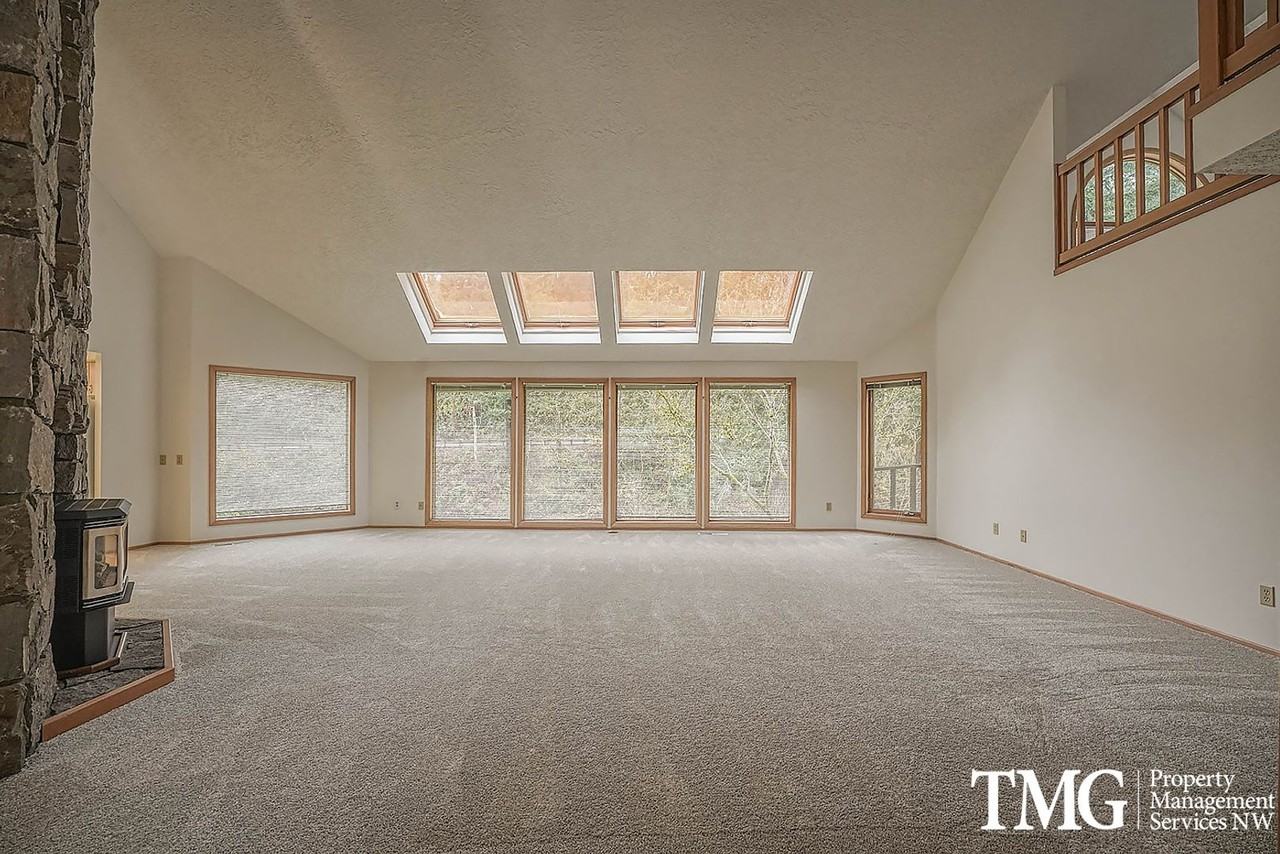 2620 R St - Photo 4 of 50